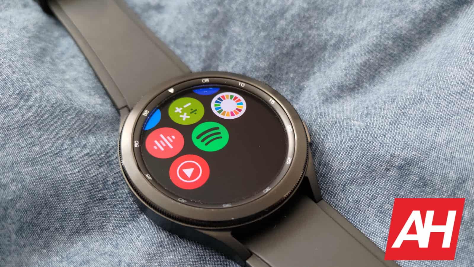 Google Contacts gets a redesign for Wear OS 3 - Crast.net