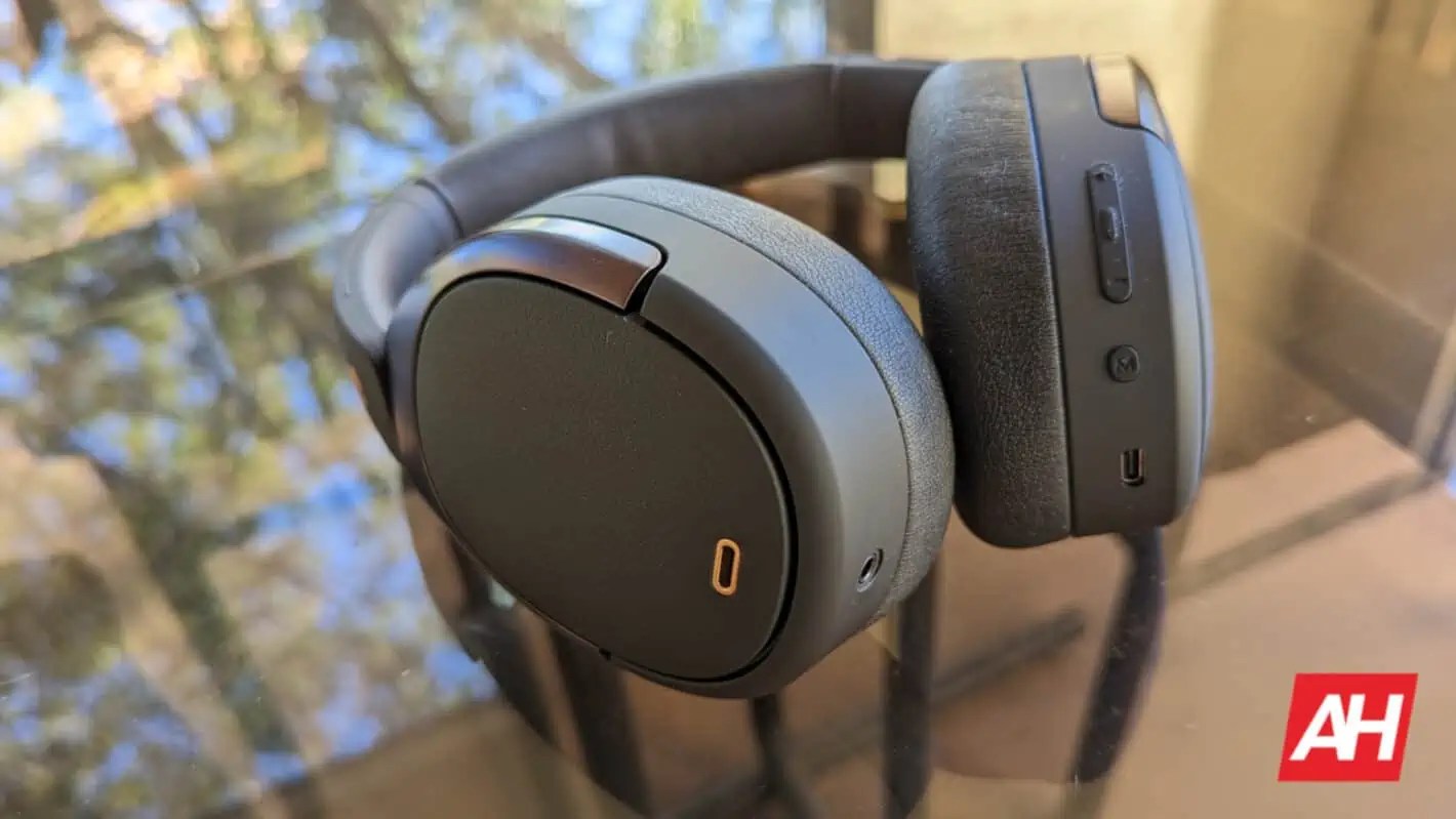 Top 8 Best Noise Canceling Headphones - Updated June 2023