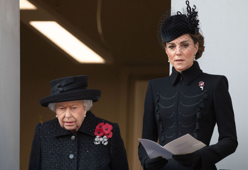 Paukenschlag am Hof! Die Queen dankt ab Kate wird neue Königin!