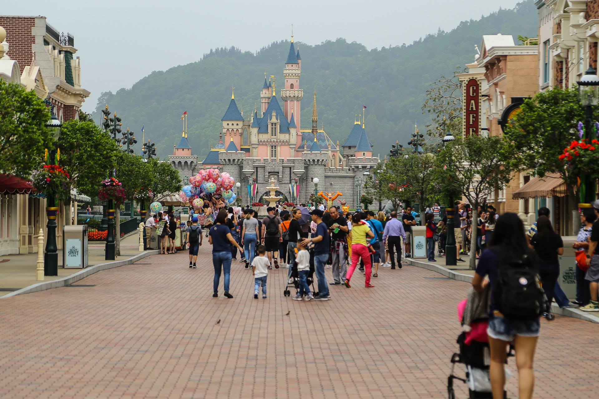 Explorer's Club Restaurant (Hong Kong Disneyland, Hong Kong) Ang Sarap