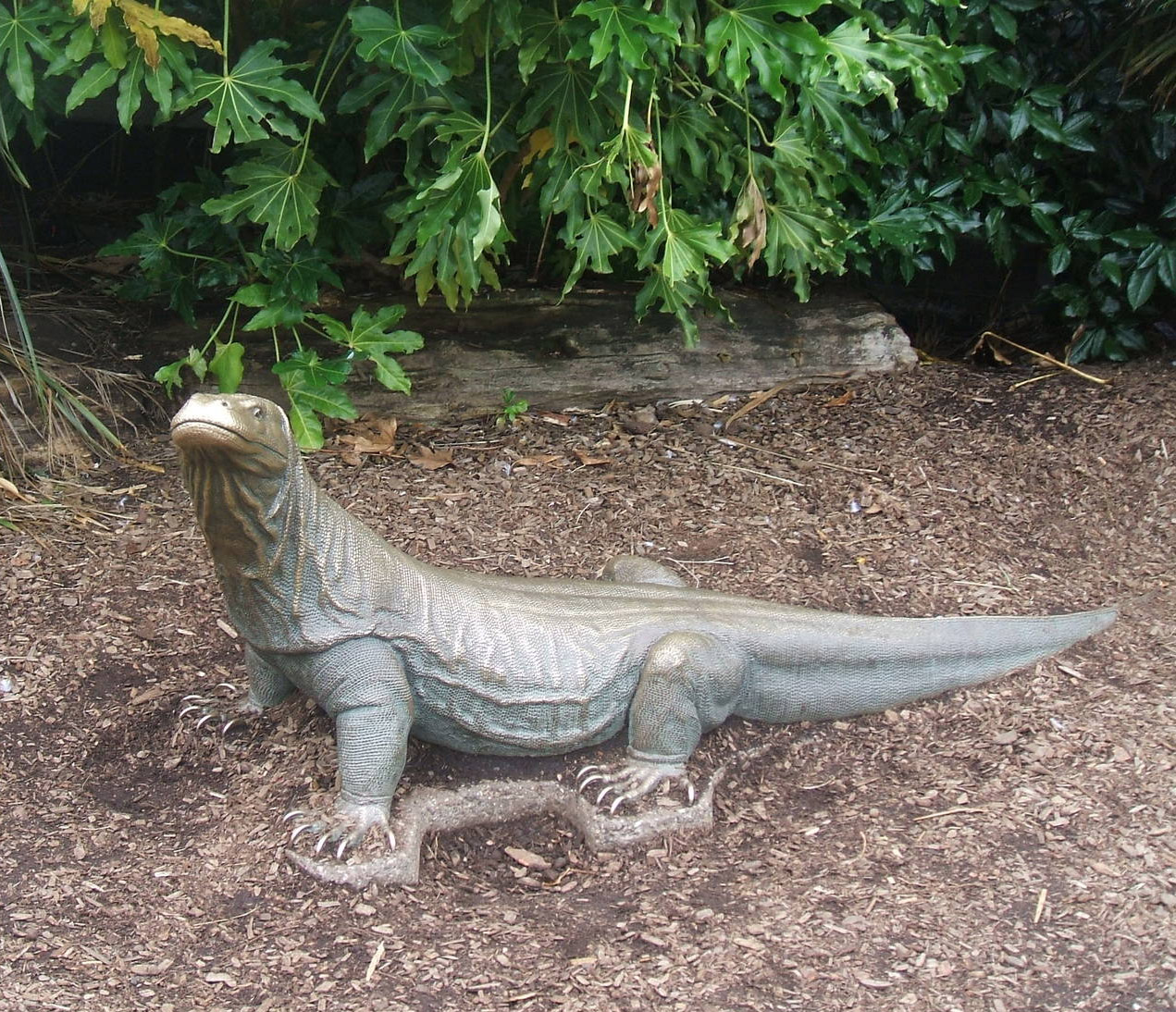 Garden Outdoor Bronze Monitor Lizard Statue On the ground