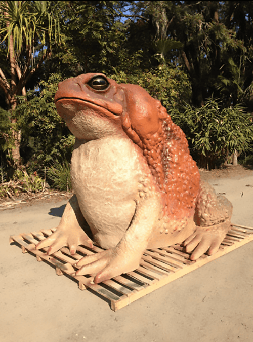 Contemporary artificial carved custom fiberglass toad sculpture for outdoor