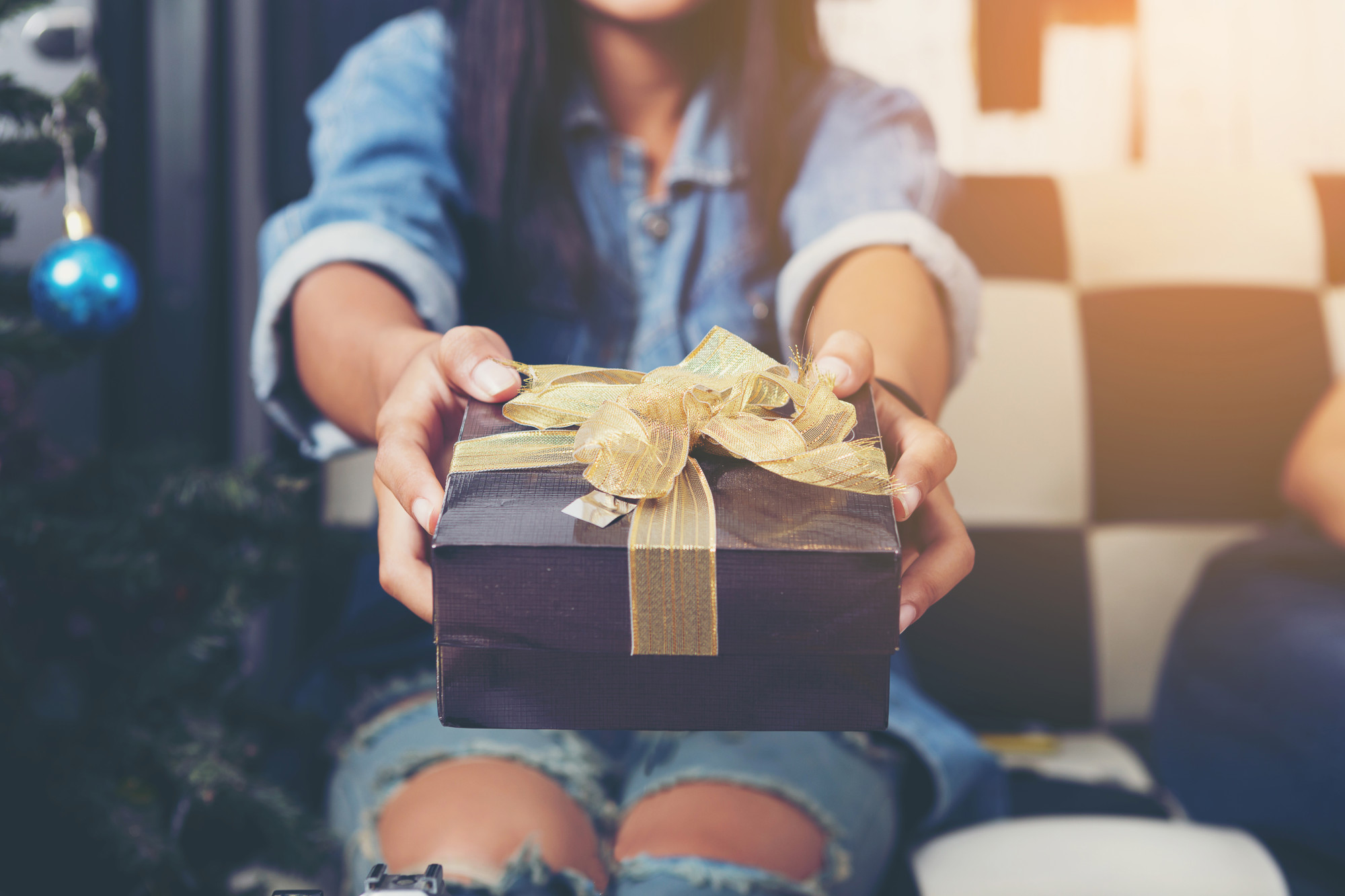 A simple guide to gift giving etiquette in France