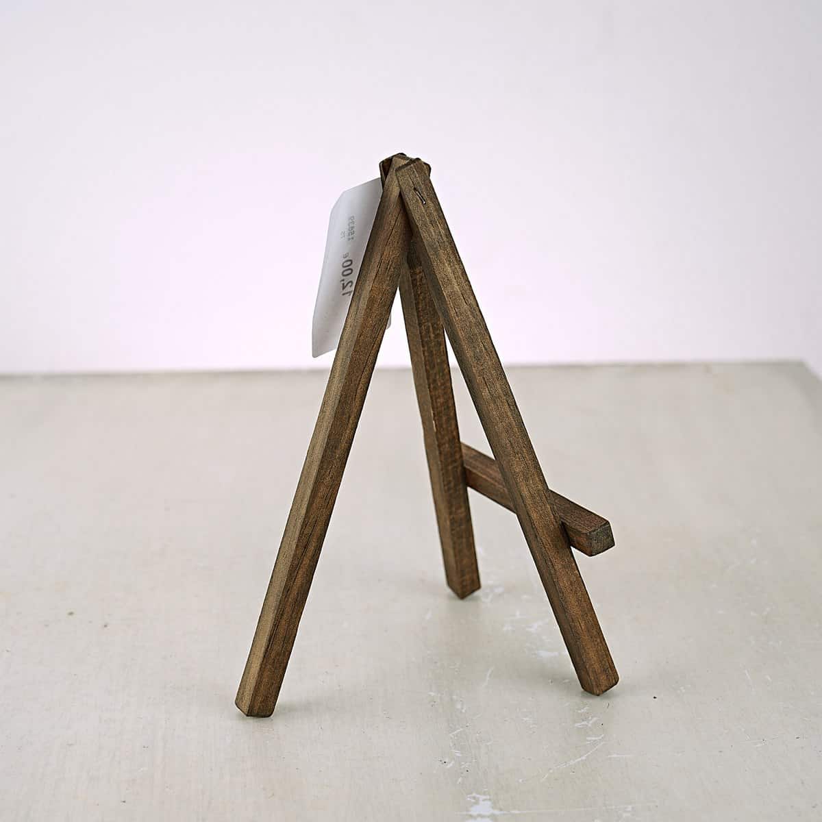 WOODEN TABLE PHOTO HOLDER