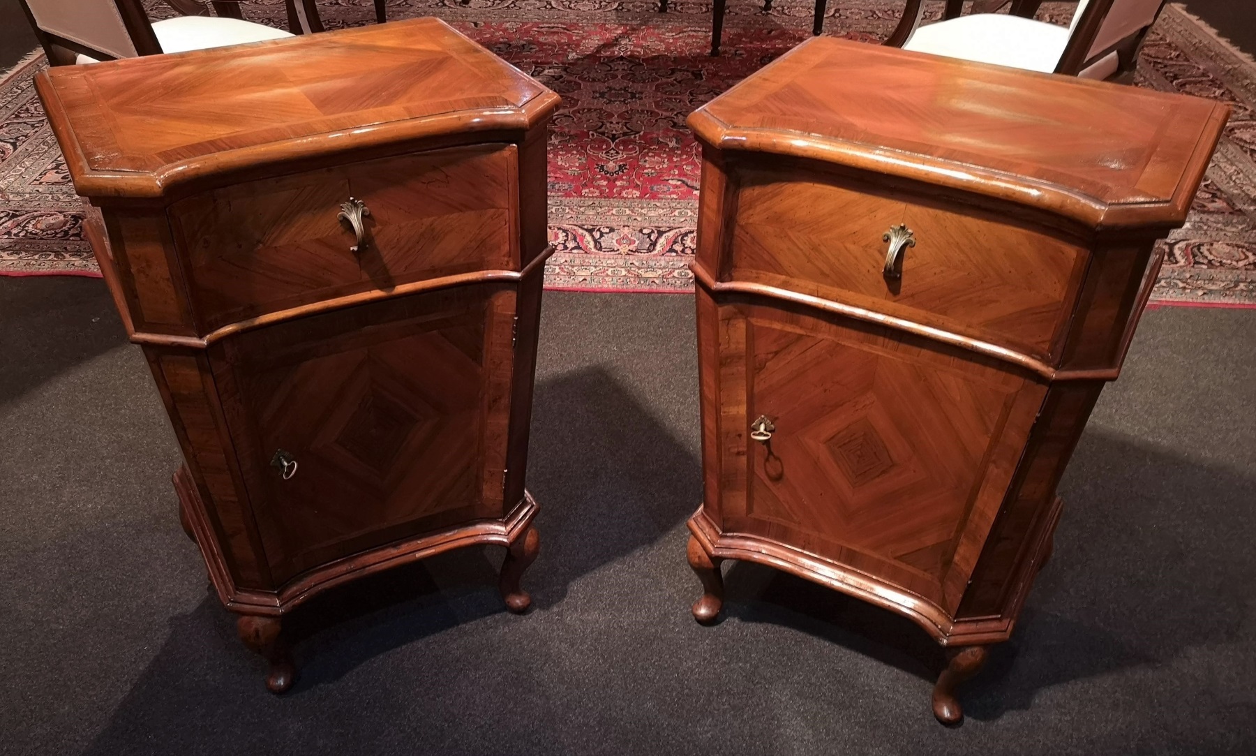 COPPIA DI COMODINI Antiquariato su Anticoantico