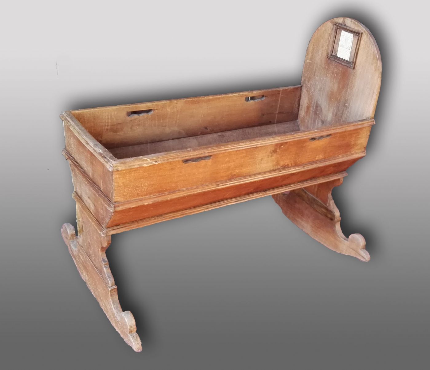 Ancient wooden cradle. Period 1800. Antiques on Anticoantico