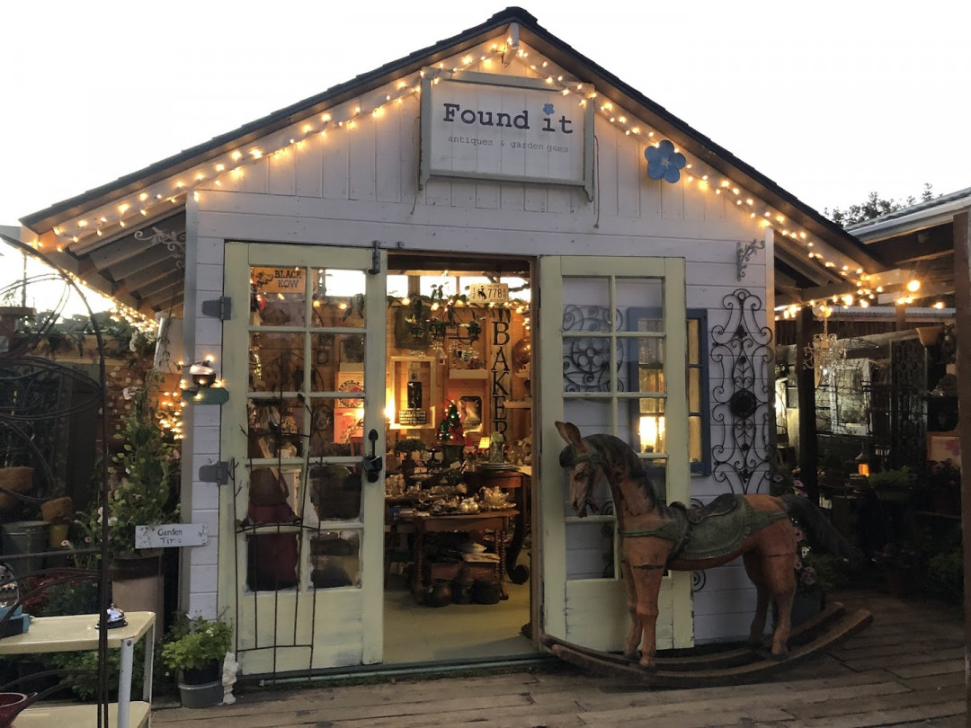 Carriage house Collectables Watsonville Find Hours, Photos & Contacts [2023]