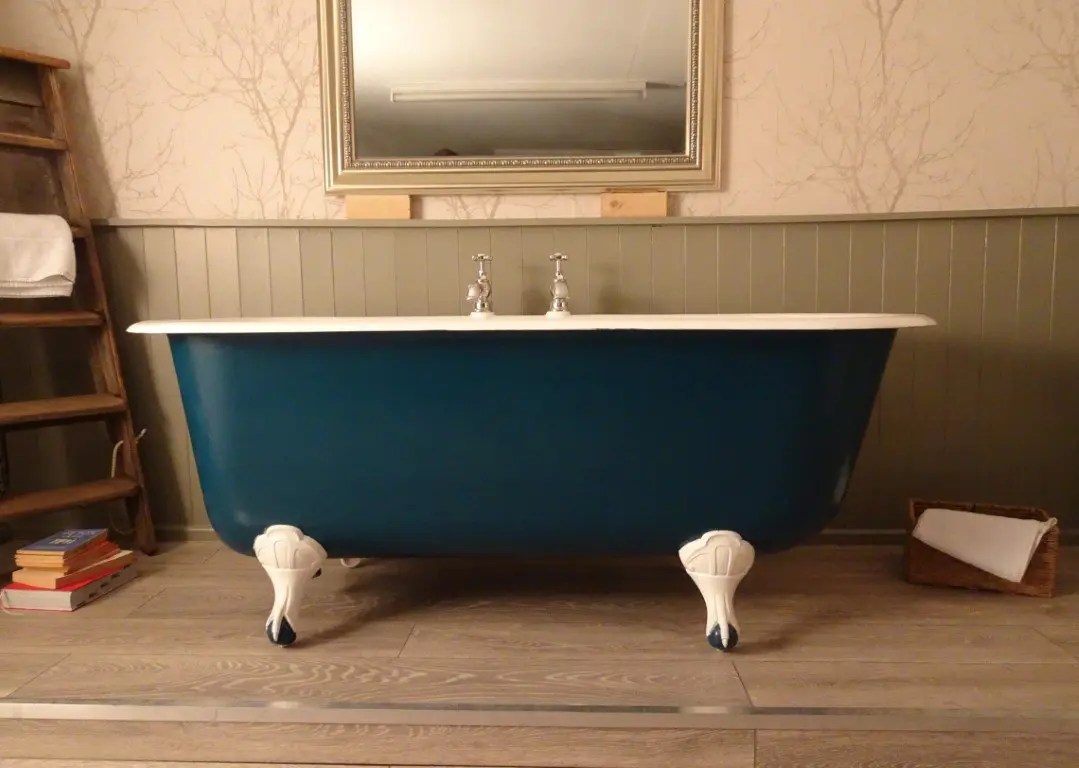 Antique bathtub in the bedroom Antique Baths Of Ivybridge