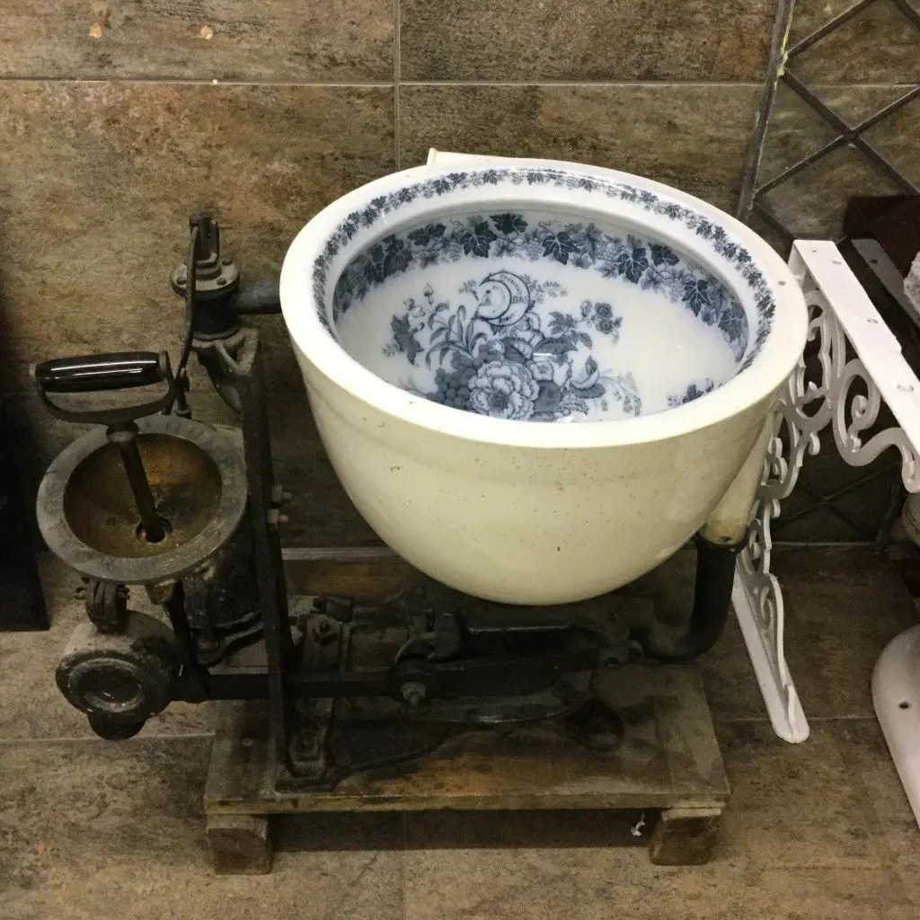 Antique Toilets now in Ivybridge | Antique Baths Of Ivybridge