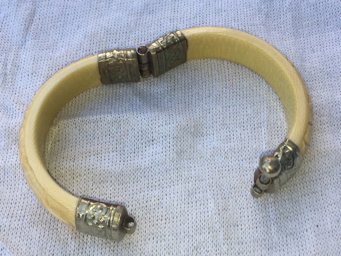 Ivory ? Bracelet Antiques Board