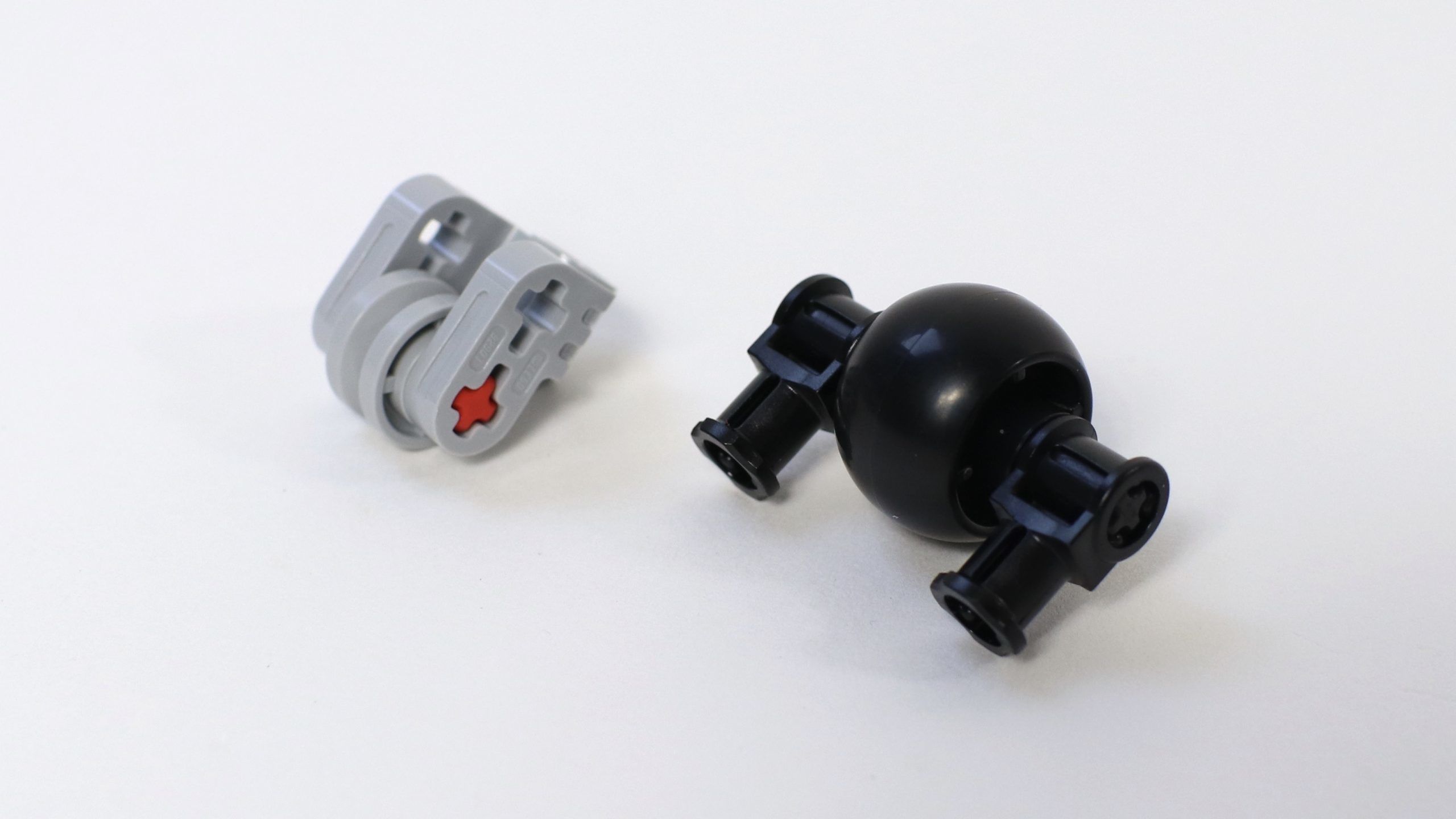 EV3 vs Robot Inventor LEGO 51515 and 31313 sets compared