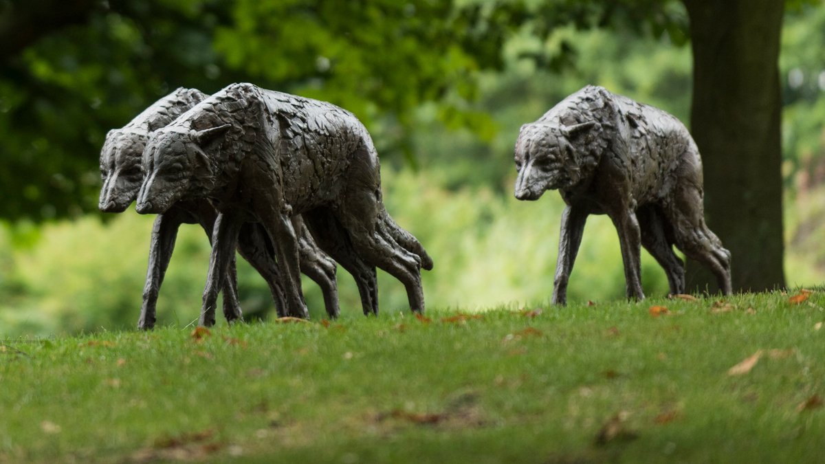 Wolves statue metal art sculptureanimal art