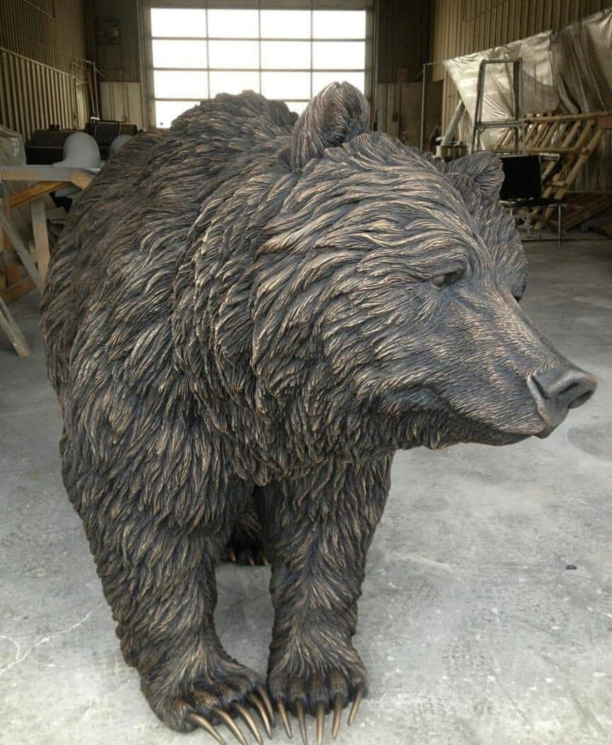 Bronze bear statue Aongking Sculpture
