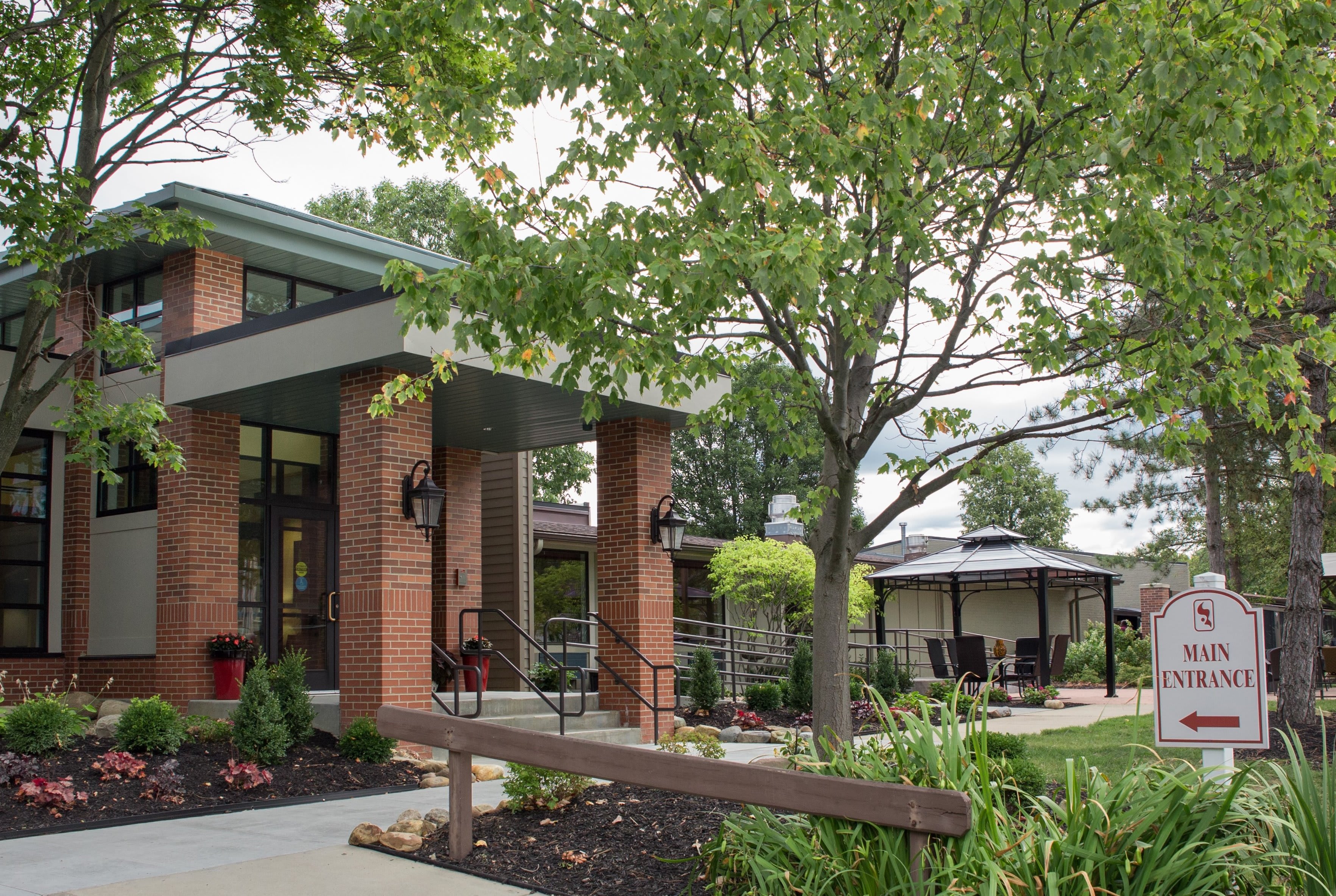 Danbury of Cuyahoga Falls Independent Living Cuyahoga Falls, OH