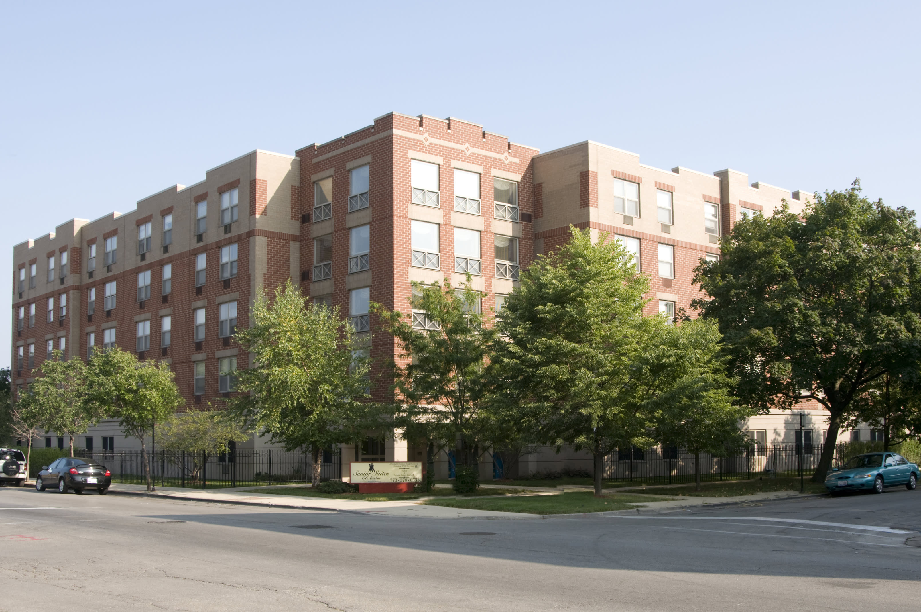 Senior Suites of Austin Independent Living Chicago, IL 60644 12