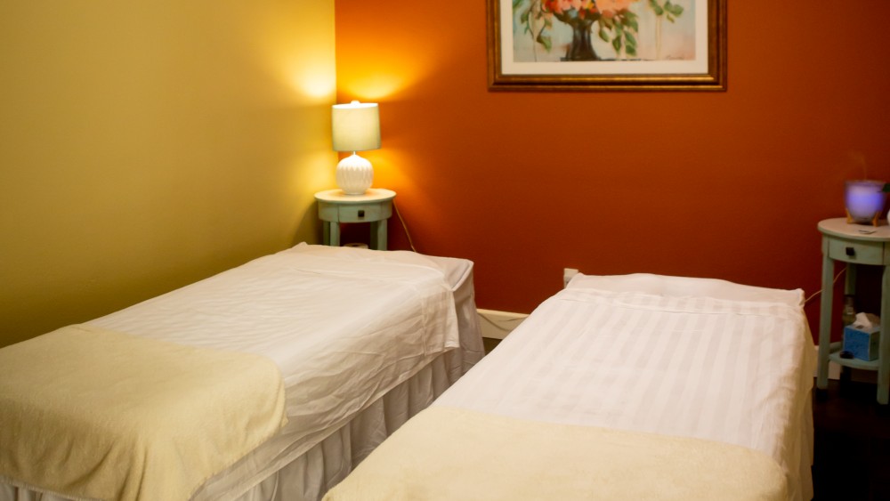 A+ Health Reflexology Center 건강발지압, 발지압, 마사지, Foot Massage