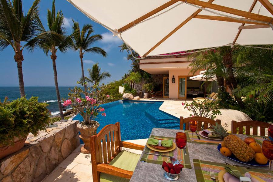 Villa Amapas South Beachfront Houses for Rent in Lower Conchas Chinas.