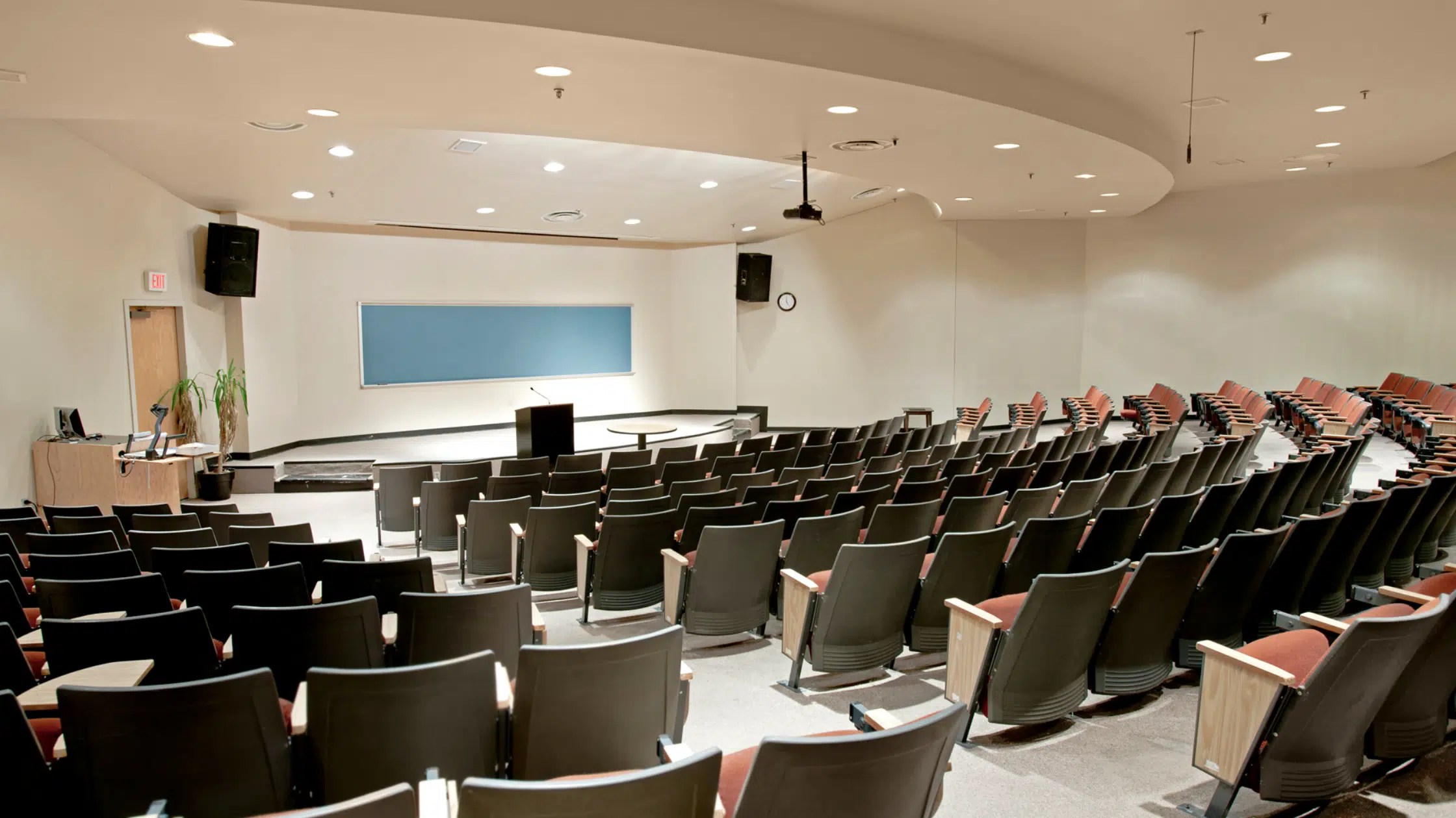 The Best Lighting Options for Meeting and Conference Rooms