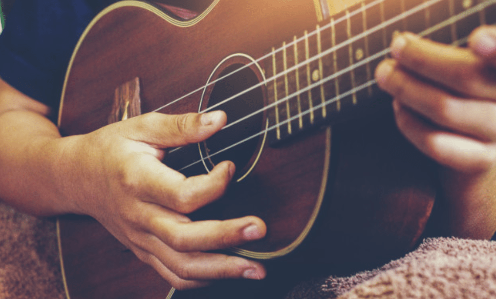 Uke Like The Pros vs. Ukulele Buddy Aprende Ukelele