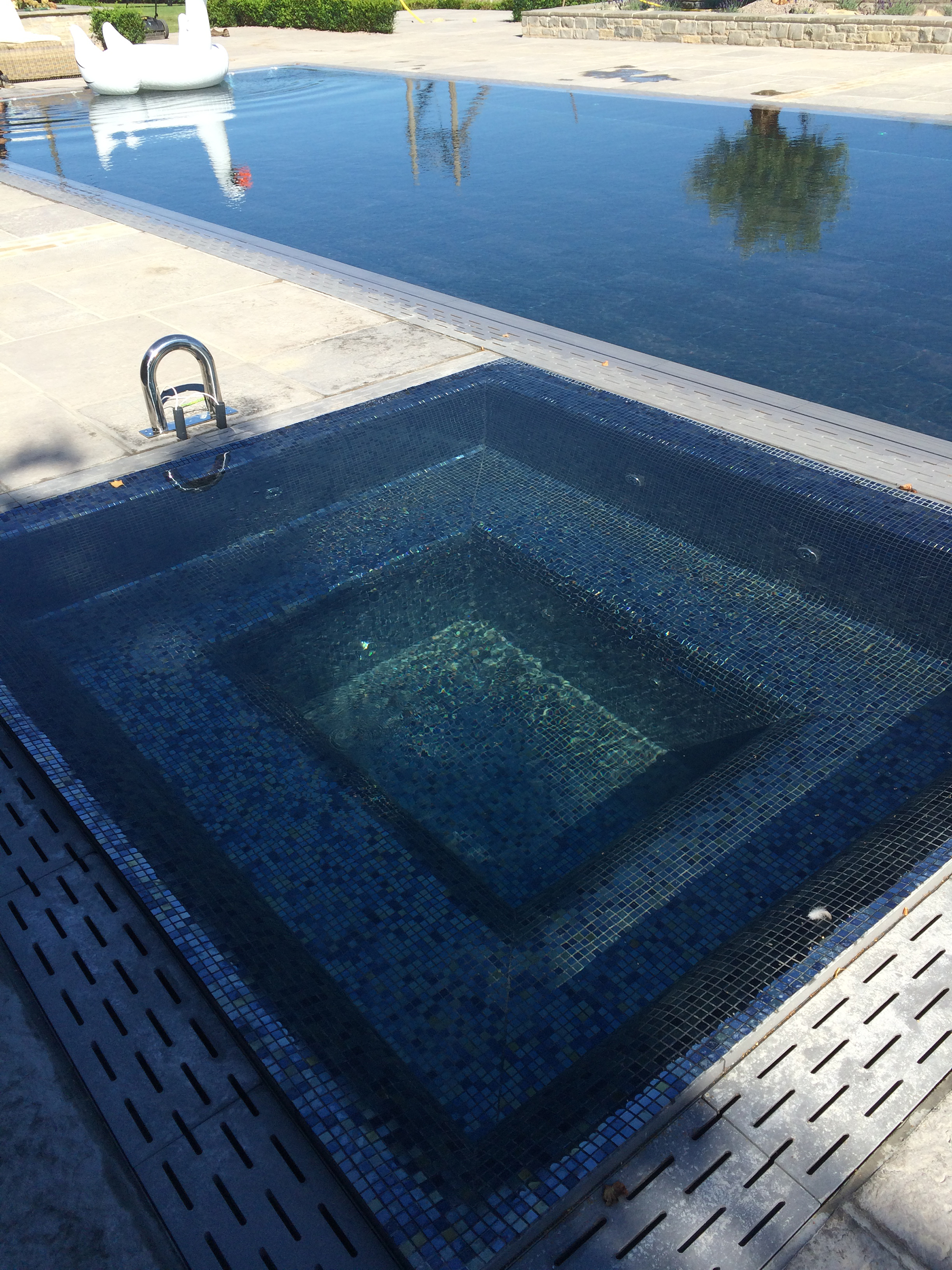 Tiled Spas APS Pool Contracting Ltd