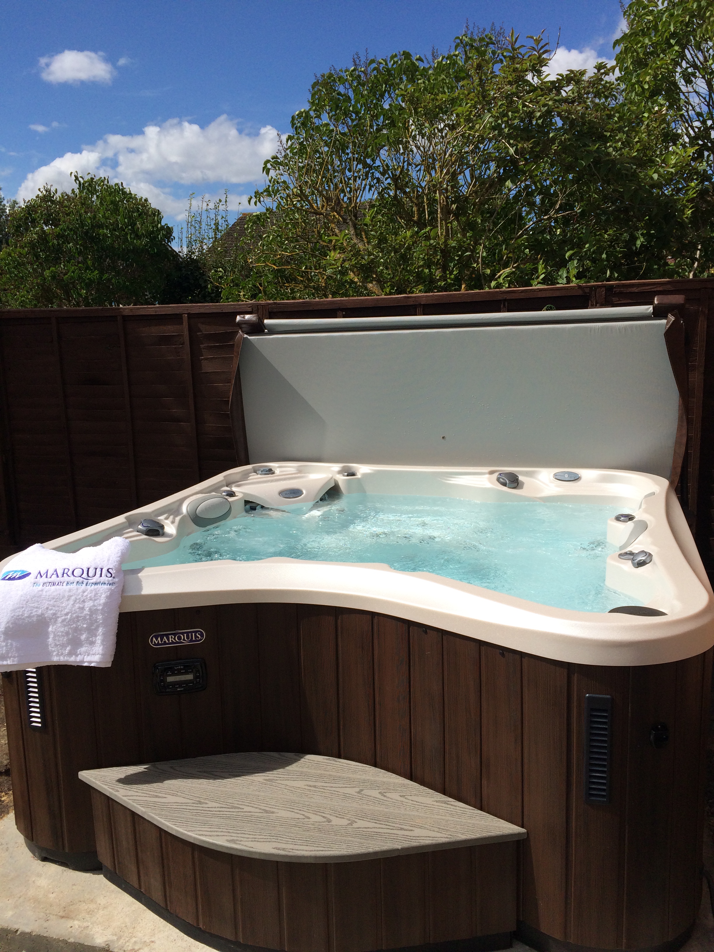 Hot Tubs & Swim Spas APS Pool Contracting Ltd