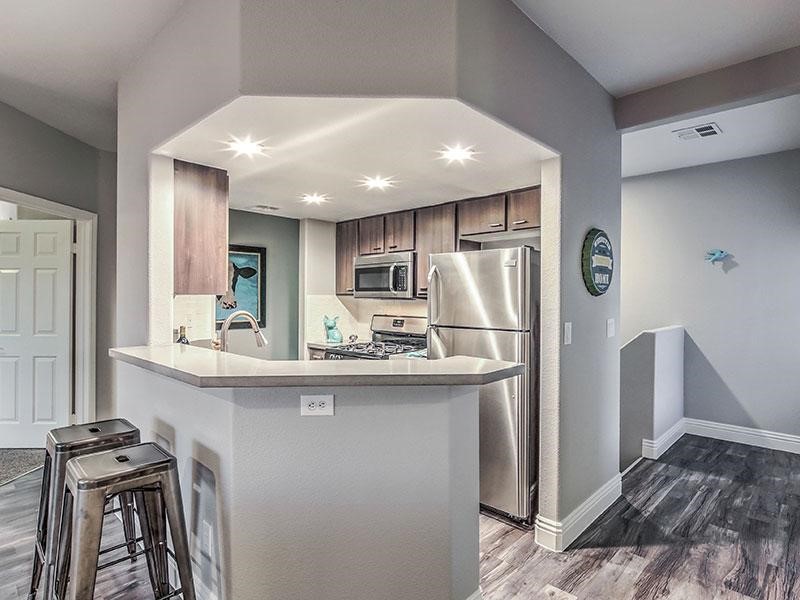 PROPERTY HIGHLIGHT PARKWAY TOWNHOMES IN HENDERSON, NV Apts Nevada