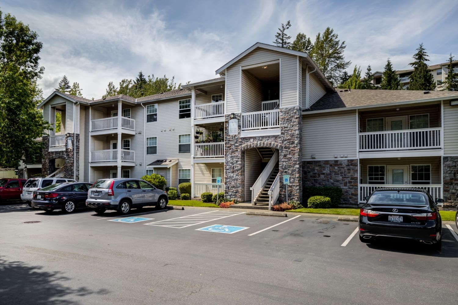 PROPERTY HIGHLIGHT THE KNOLLS AT INGLEWOOD HILL APARTMENTS IN