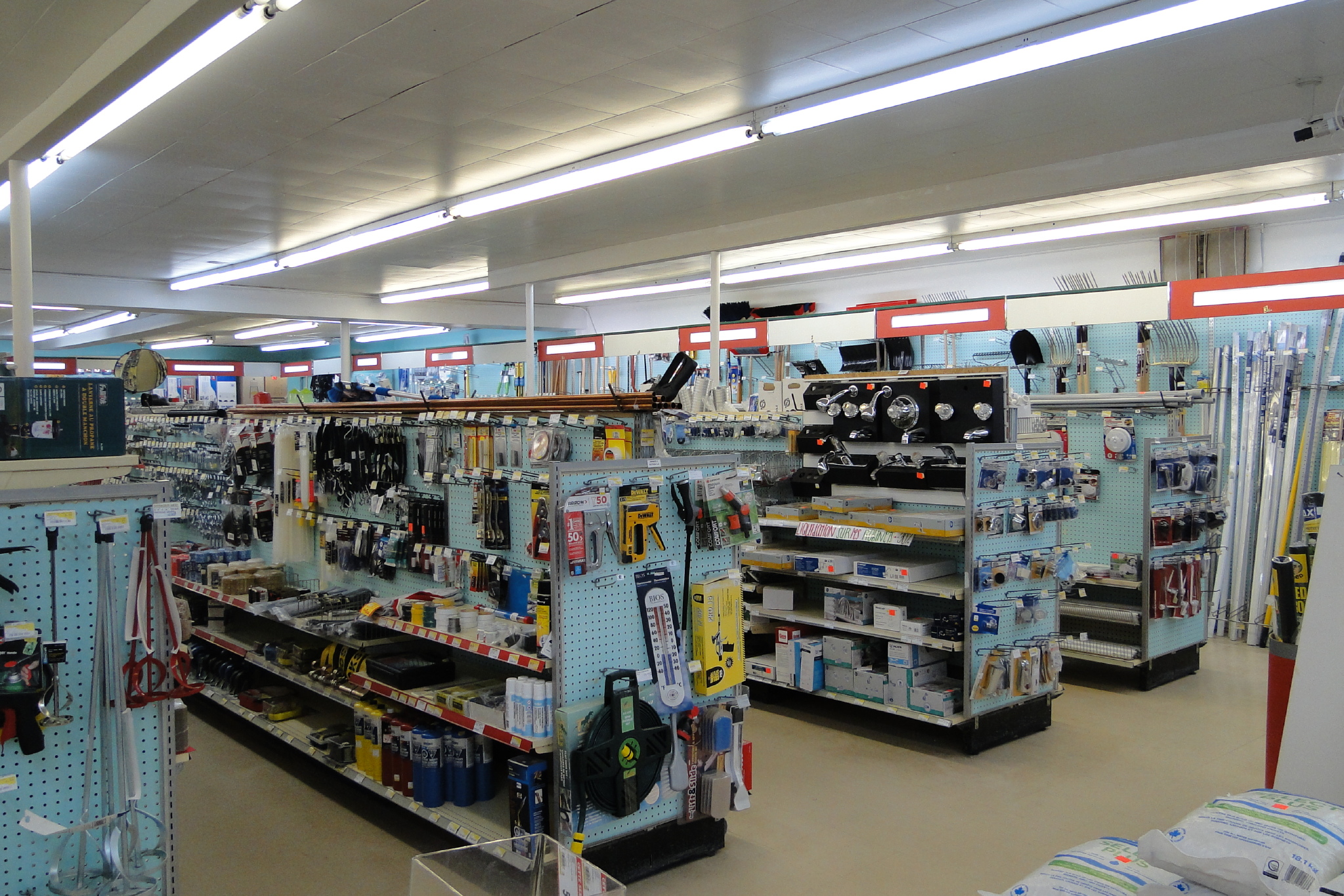 La survie de l’épiceriequincaillerie de SaintSylvère à quelques