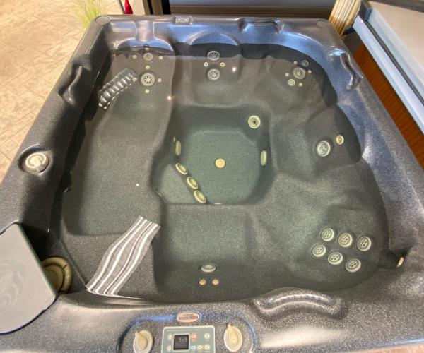 PreOwned Spas 740 (2005) Council Bluffs, IA