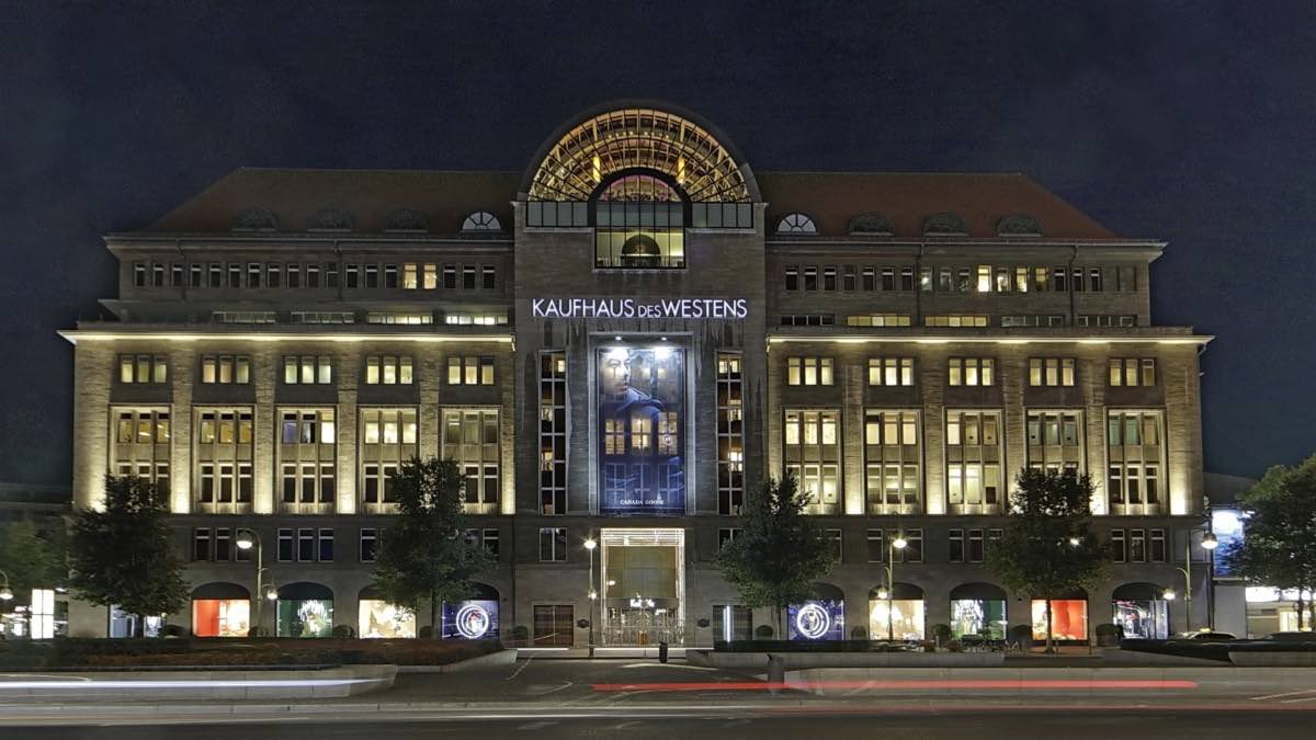 Sunday Shopping in Berlin Archer Relocation