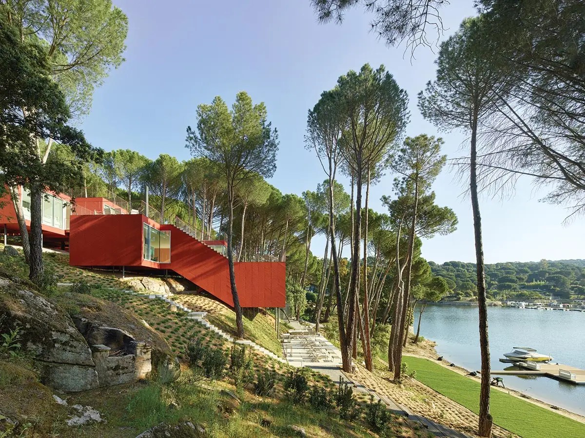 estudio_entresitio Creates a Colorful Home Near Madrid for a Family's