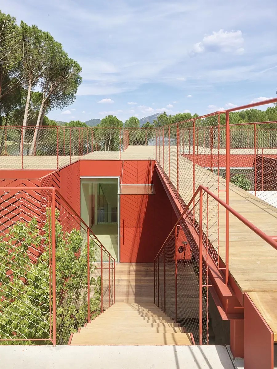 estudio_entresitio Creates a Colorful Home Near Madrid for a Family's
