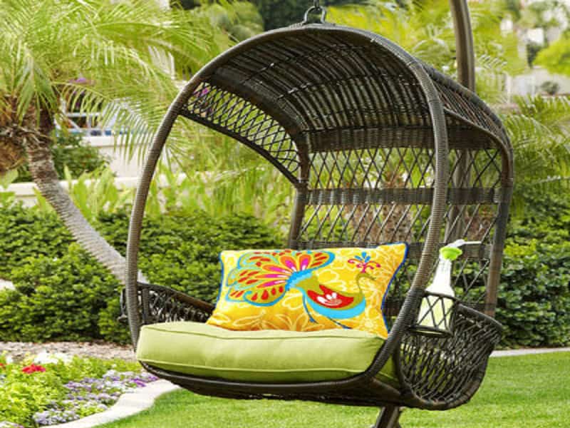 19 Hanging Chair Designs For Extra Pleasure In The Garden