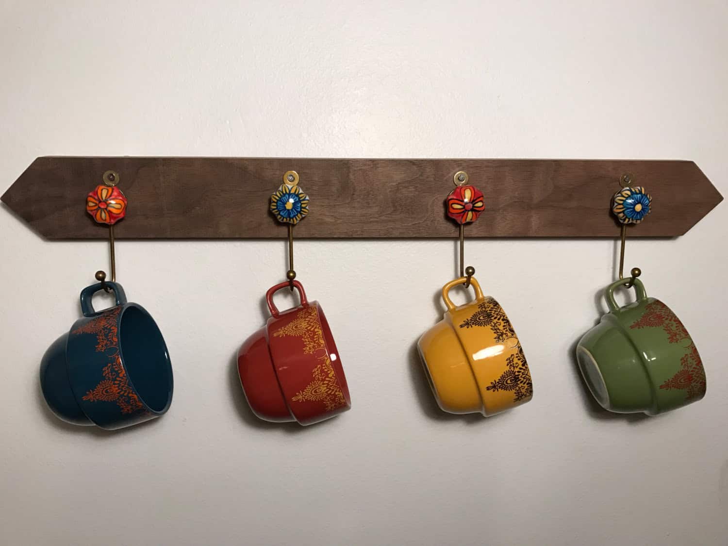 17 Rustic Handmade Mug Rack Designs For Your Kitchen