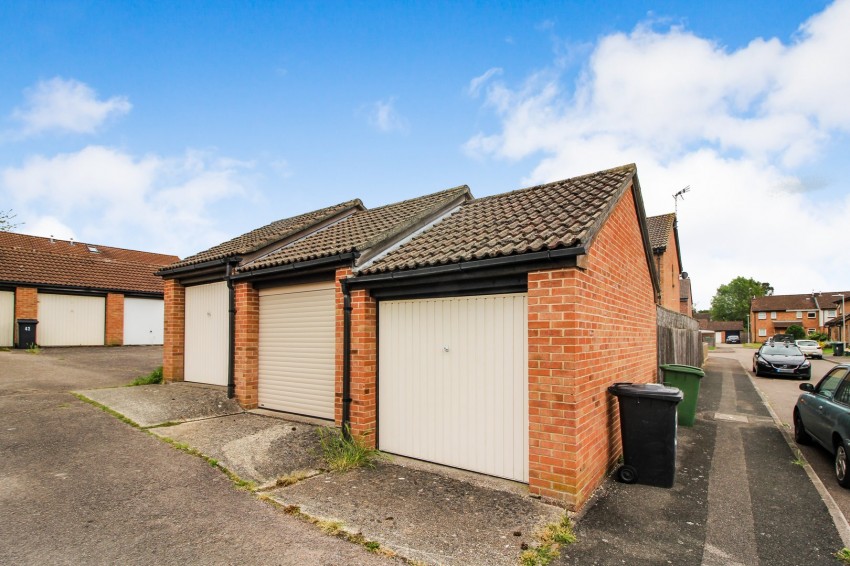 Calcot, Reading, Berkshire, 3 bedroom, End of Terrace House