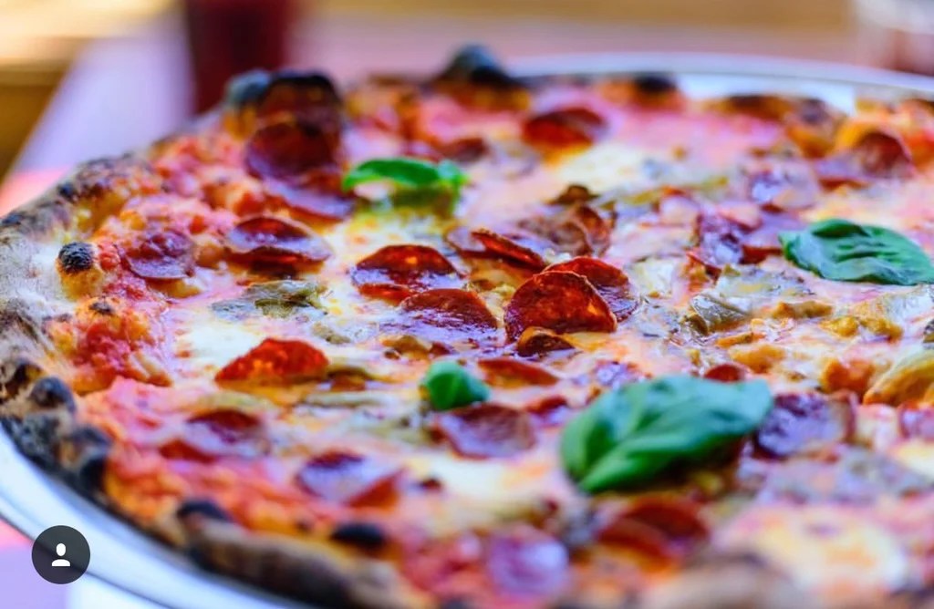 (Video) DeLuca's Pizzeria