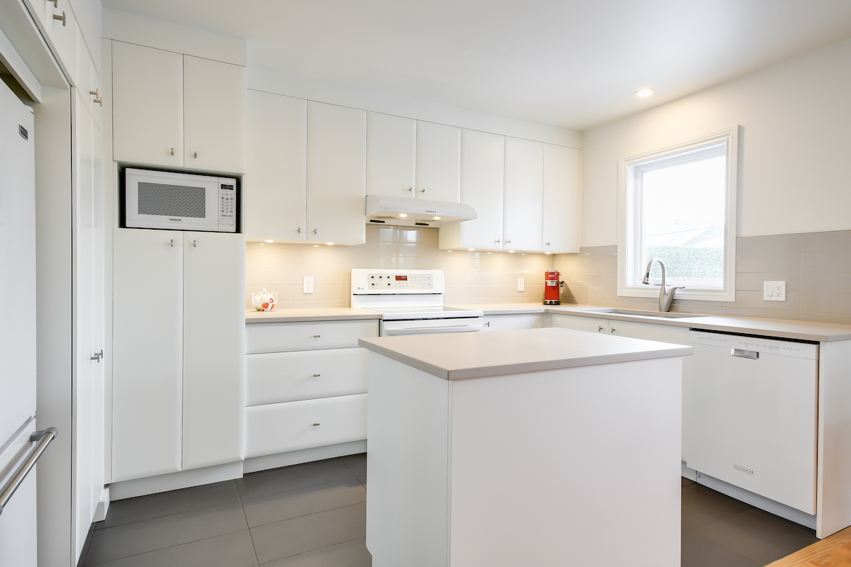 Cuisine moderne douce et pétillante Armodec Laval Montréal