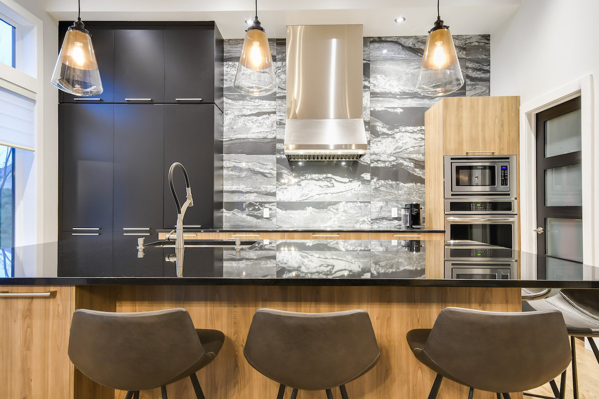 Cuisine moderne intime et chaleureuse Armodec Laval Montréal