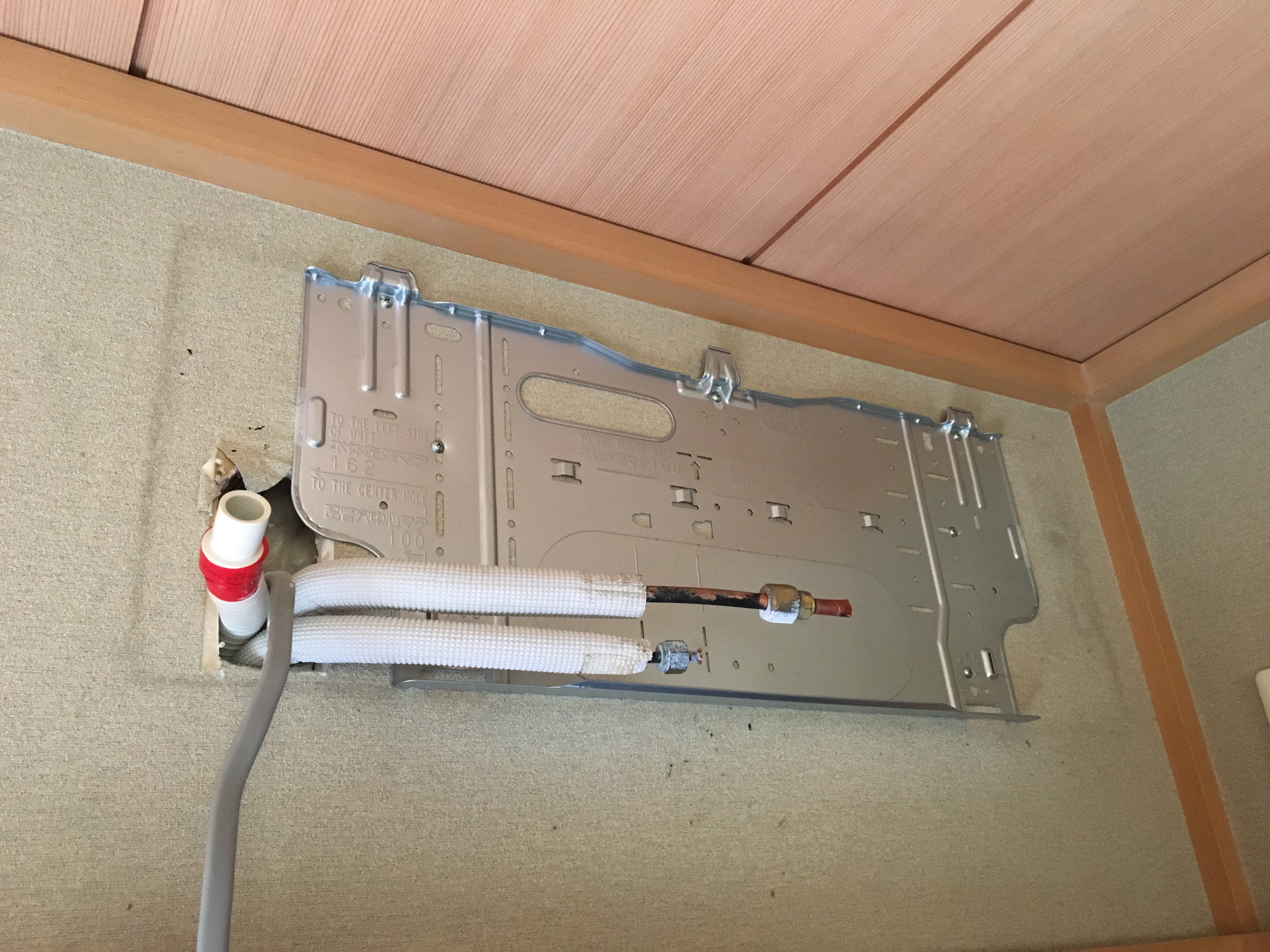 加古川エアコン工事（隠ぺい配管）｜エアコンなどの電気工事は加古川のアロー電工へ