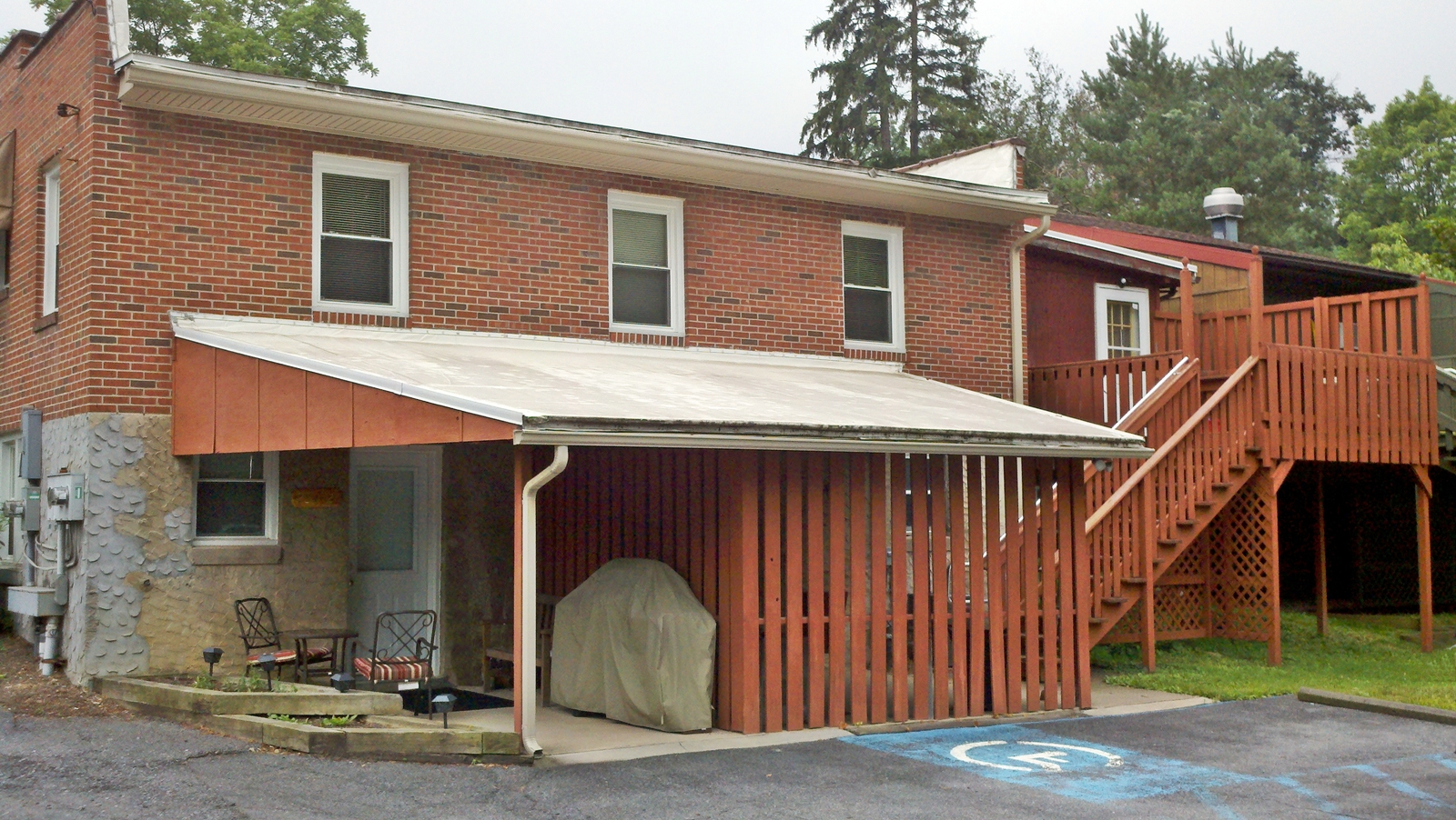 Associated Realty Property Management Efficiency & 2 Bedroom Apartments