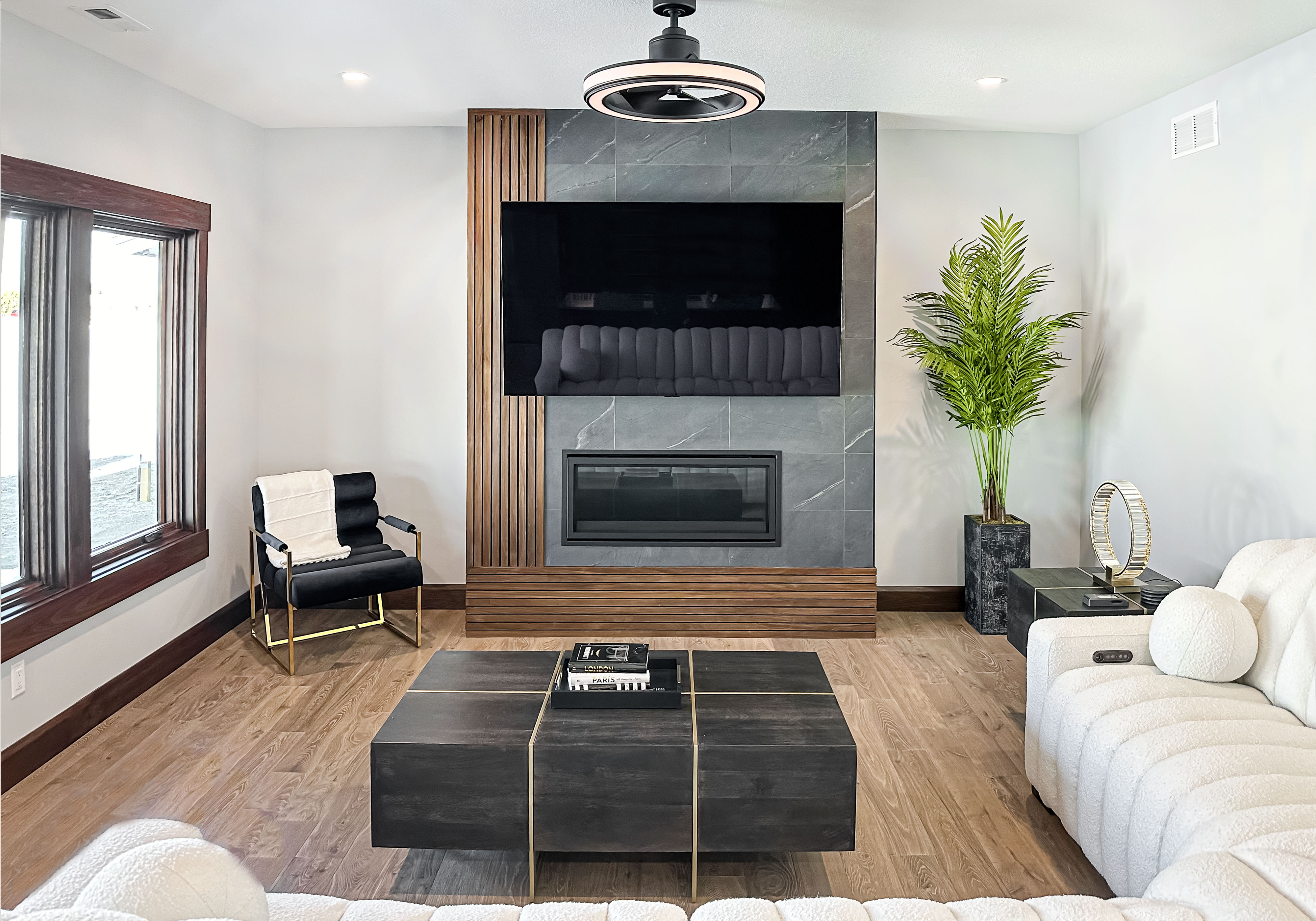 Photo Gallery of Arrowhead Luxury Leasing In Columbiana Ohio