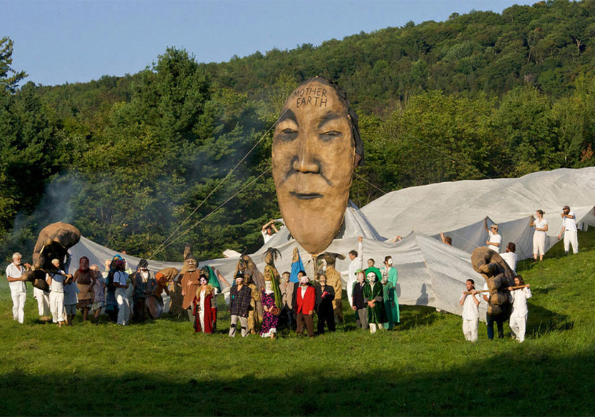 Bread and Puppet Theater’ın Dev Kuklaları İstanbul’da Artful Living