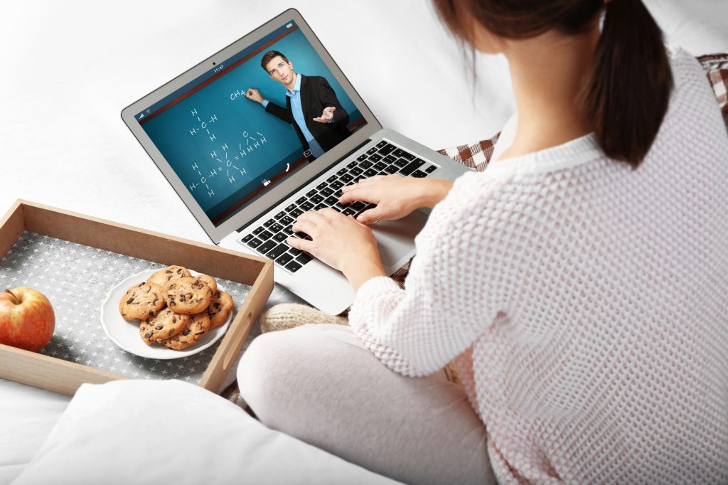 6 Benefits of Online Classes Compared to Being in a Classroom