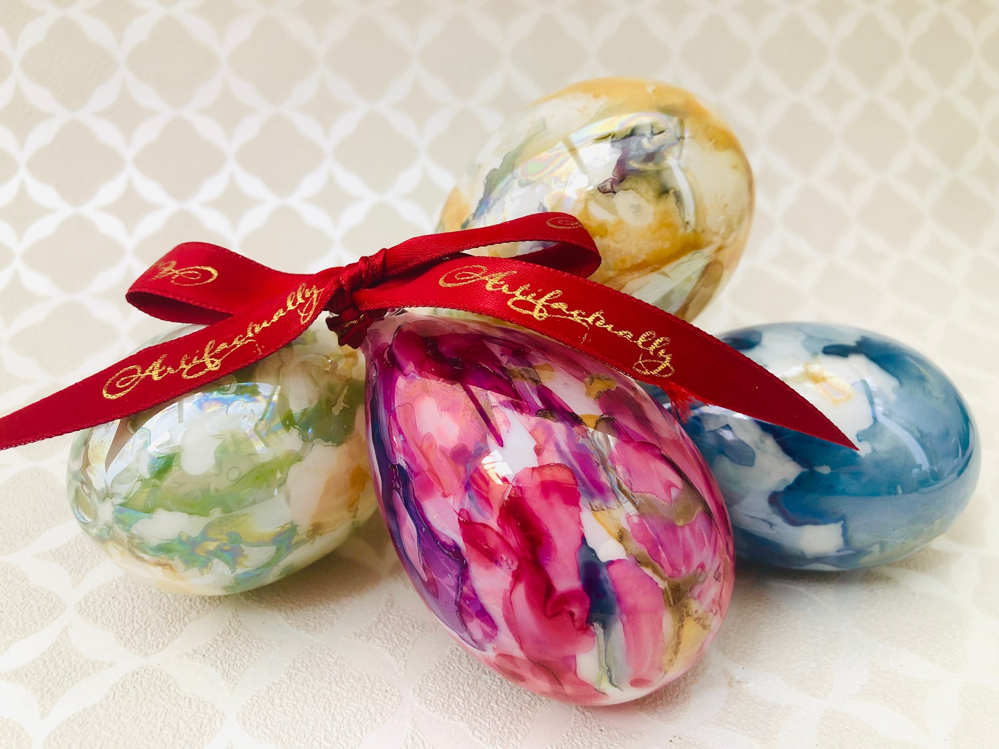 Marble Egg Ornament (M) Red Artifactually