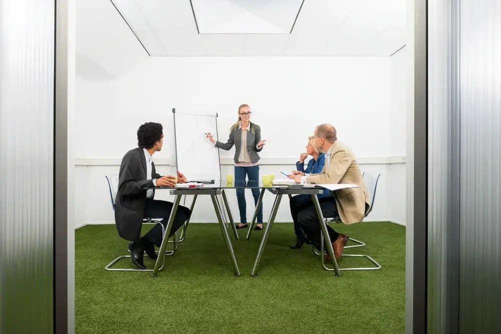 6 Creative Ways to Use Artificial Grass as Office Décor