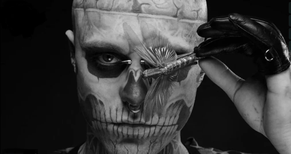Morto Zombie Boy, L'uomo-Scheletro | Artribune 537_x_1015_png