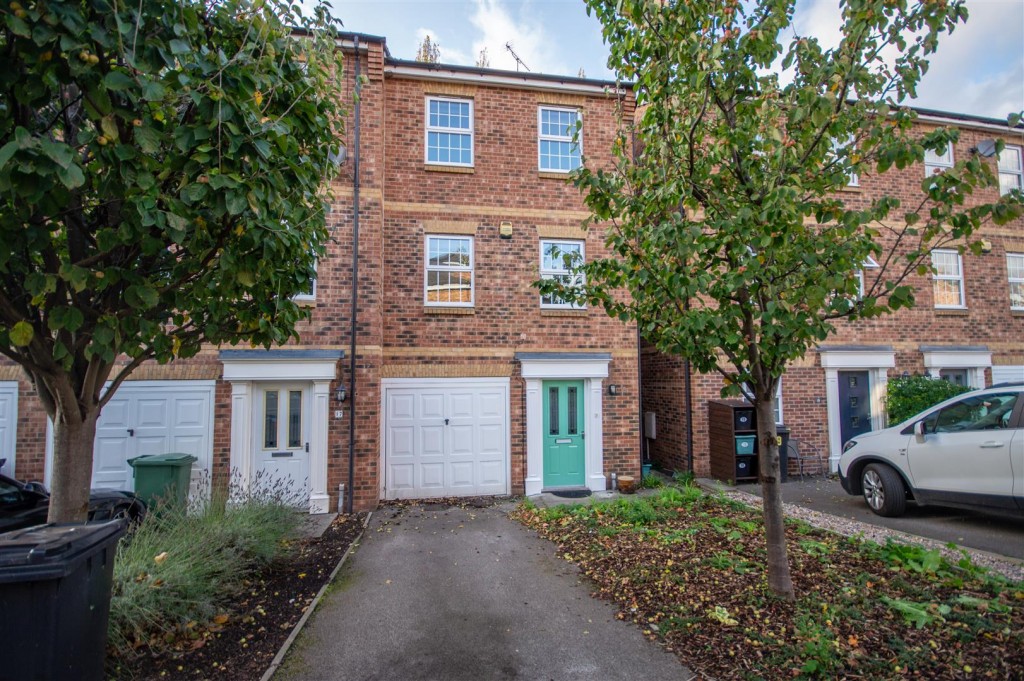 Waterside Gardens, Huntington Road, York, YO31 9BF, 4 bedroom, House