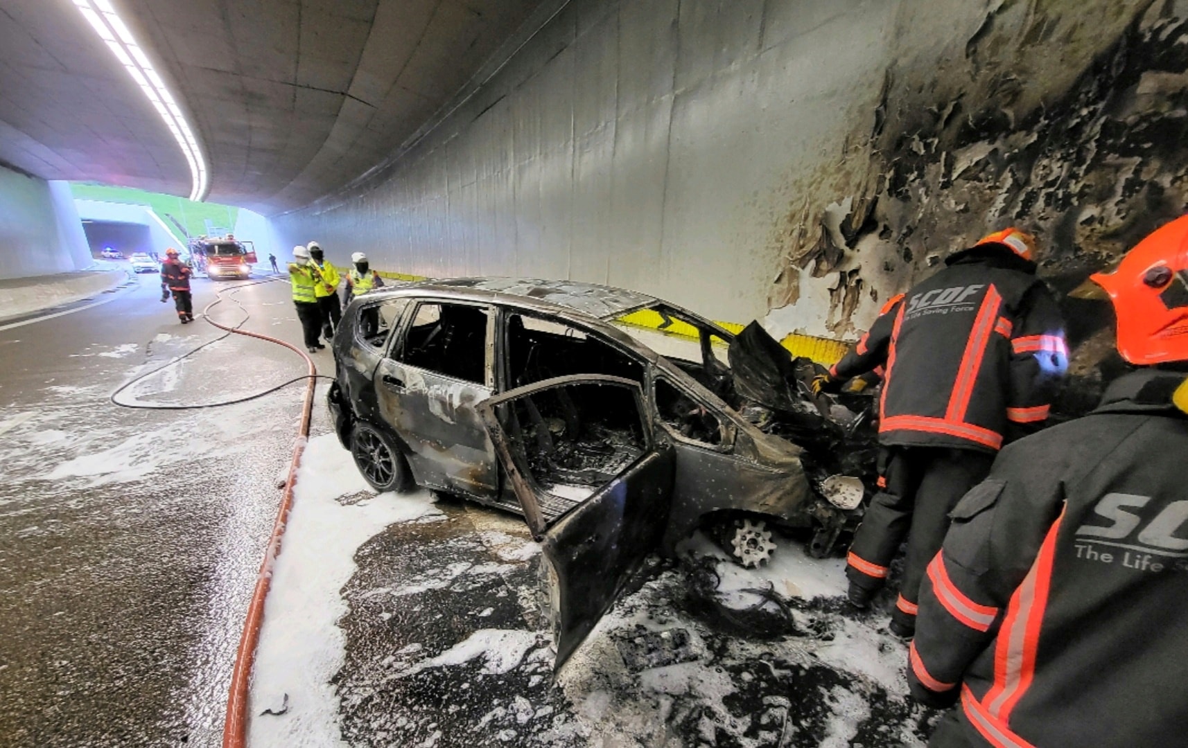 Woman crashes car in CTE tunnel, gets rescued just before vehicle