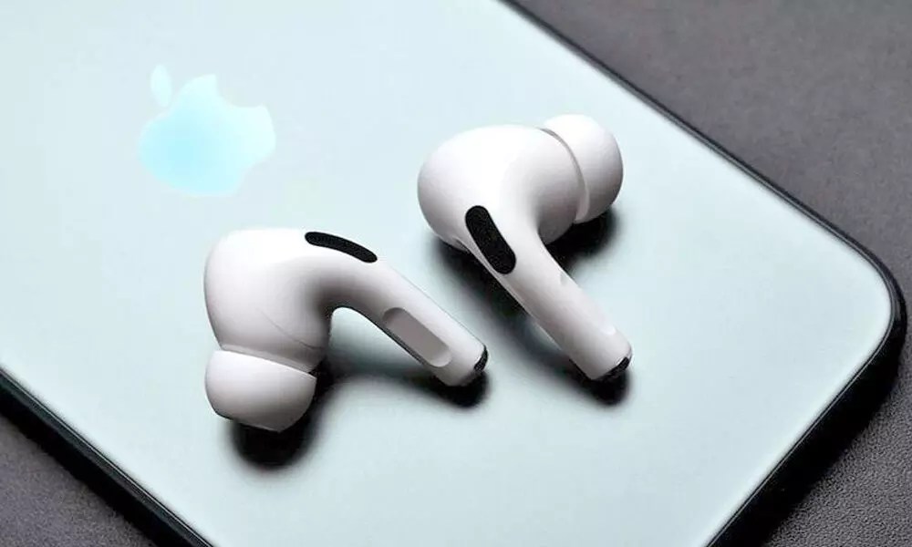 How to Turn Off AirPods Max - Assaul Tech