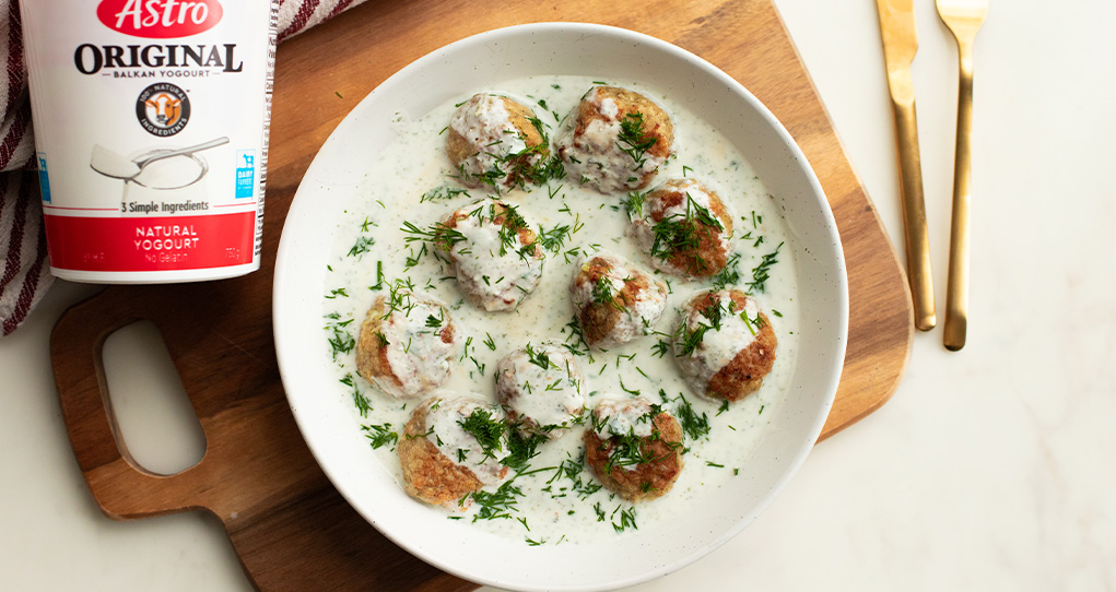 Chicken Meatballs with Yogourt Dill Sauce Astro